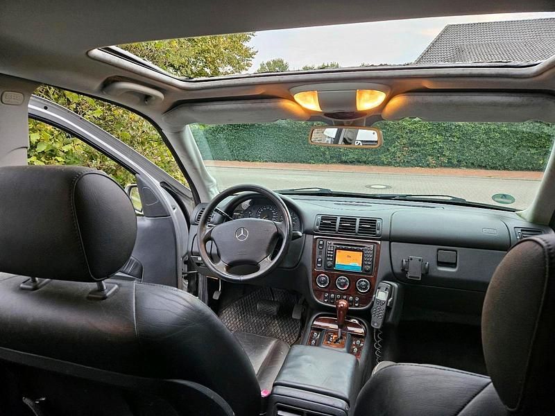 Silber Gebraucht 2002 Mercedes ML400 SUV | 2.599 € - Bild 1/4