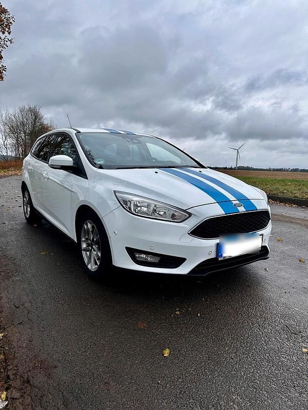 Weiß Gebraucht 2015 Ford Focus Kombi | 5.300 € (Fairer Preis) - Bild 1/4