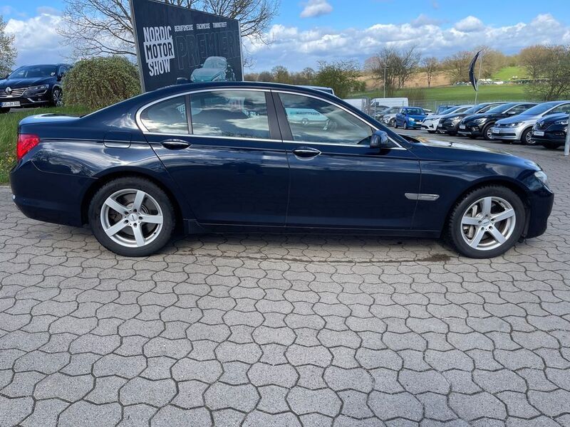 Gebraucht BMW 750 408 PS (300 kW) 2009 Blau Limousine
