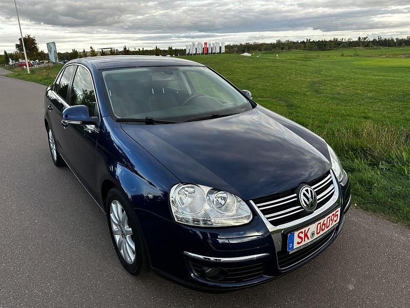 Blau Gebraucht 2009 VW Jetta Limousine | 3.999 € (Guter Preis) - Bild 1/4