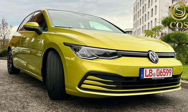 Limonengelb metallic Gebraucht 2020 VW Golf VII Life Limousine | 23.200 € (Etwas zu teuer) - Bild 1/4