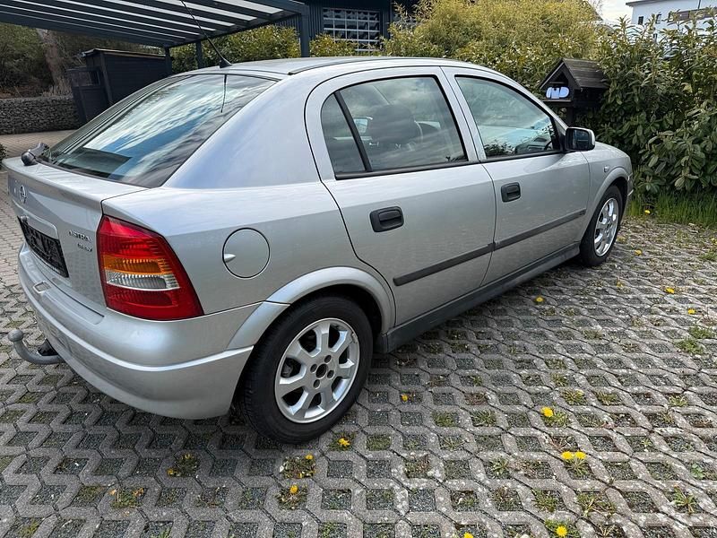 Usata Opel Astra 101 CV (74 kW) 2001 Argento Berlina