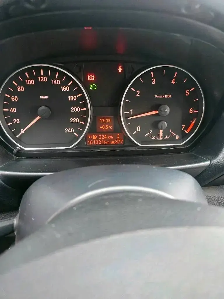 Usado BMW 116 122 CV (89 kW) 2011 Negro Utilitario