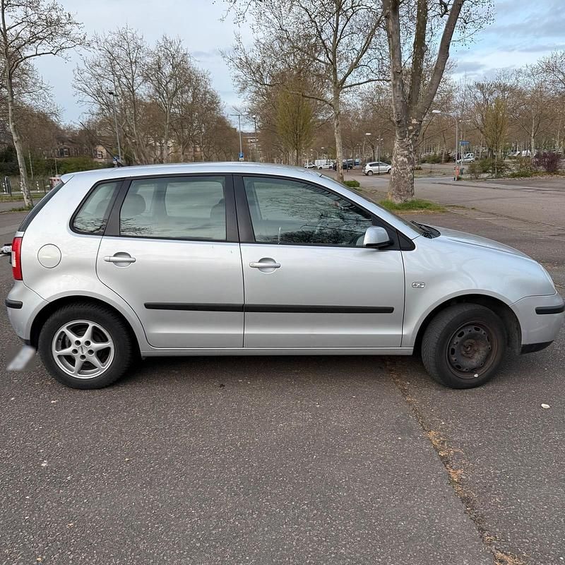 Gebraucht VW Polo 64 PS (47 kW) 2004 Silber Kleinwagen