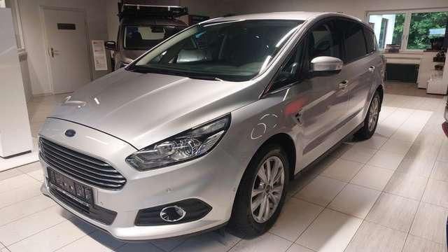 Silber metallic Gebraucht 2018 Ford S-MAX Titanium Van / Kleinbus | 18.450 € (Fairer Preis) - Bild 1/1