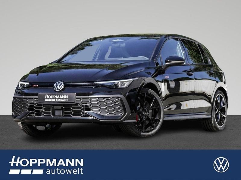 Grenadillschwarz metallic Neu 2025 VW Golf VIII GTI Limousine | 50.995 € (Teuer) - Bild 1/4