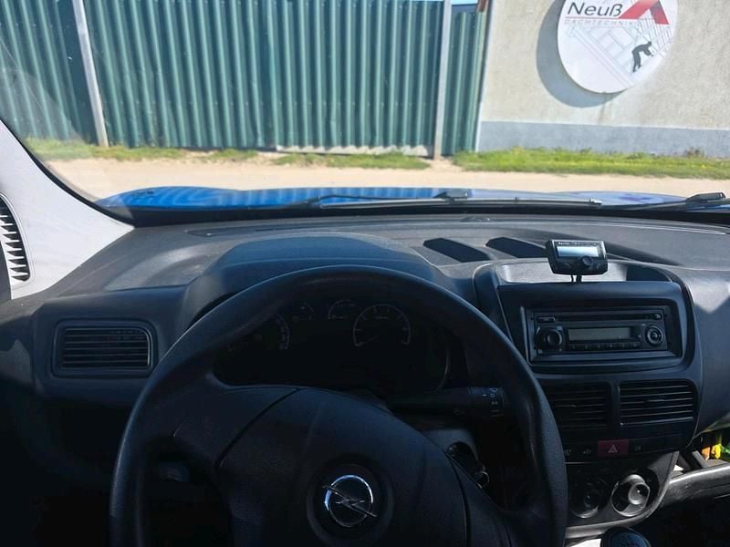 Second-hand Opel Combo 95 CP (69 kW) 2017 Albastru Monovolum