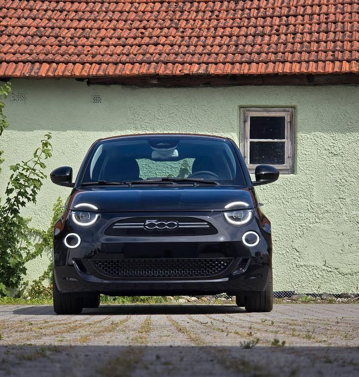 Gebraucht Fiat 500e 86 kW (118 PS) 2023 Schwarz Kleinwagen
