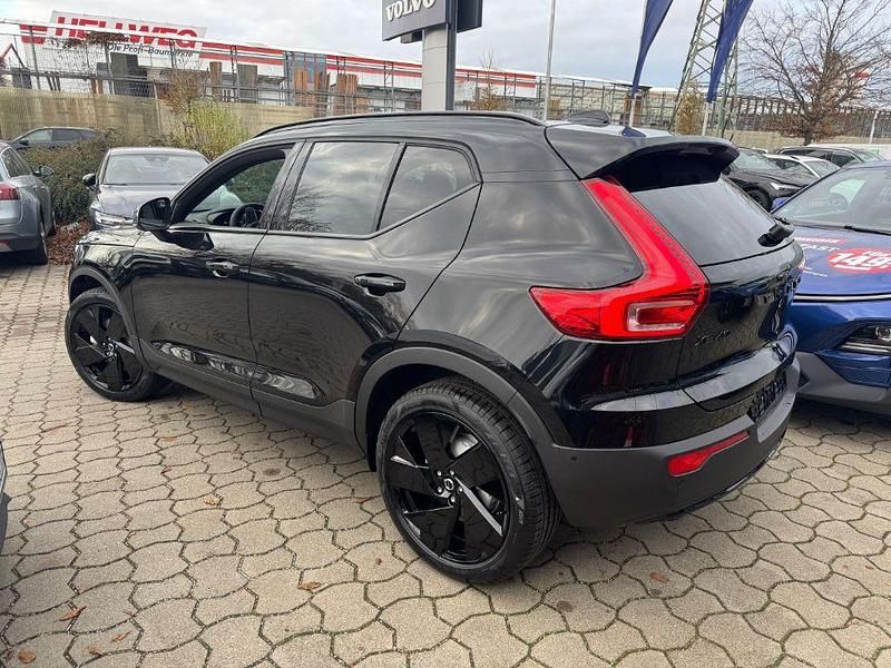 Neu Volvo XC40 Plus 163 PS (119 kW) 2026 Schwarz SUV