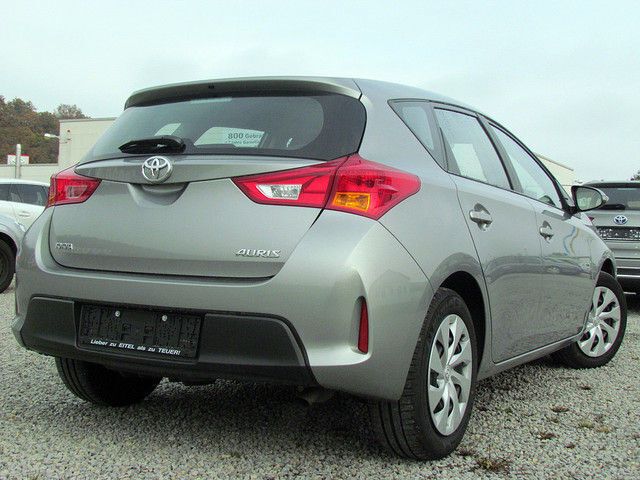 Gebraucht Toyota Auris 99 PS (72 kW) 2014 Silber metallic Limousine
