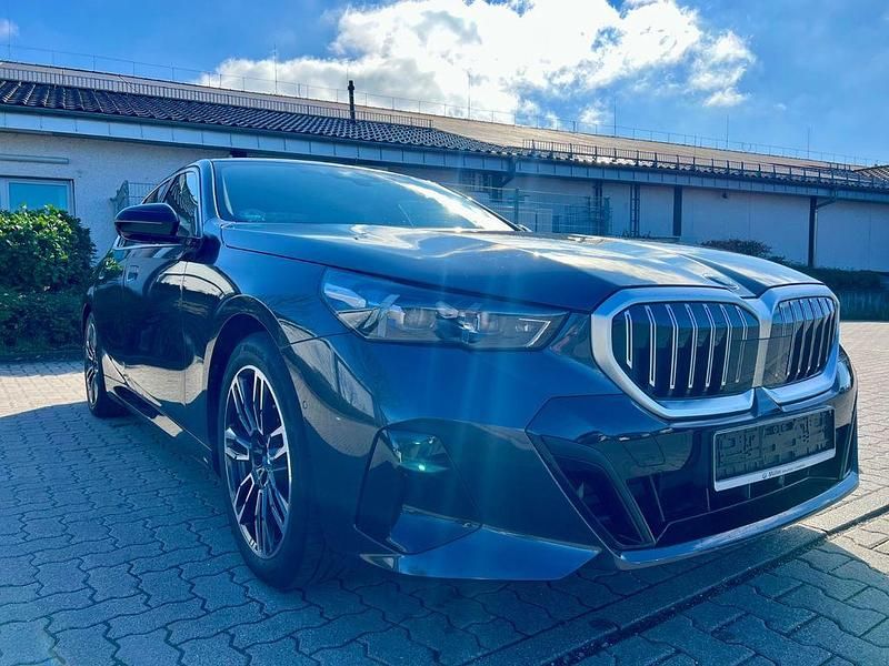Gebraucht BMW 520 M Sport 190 PS (139 kW) 2025 Grau Limousine