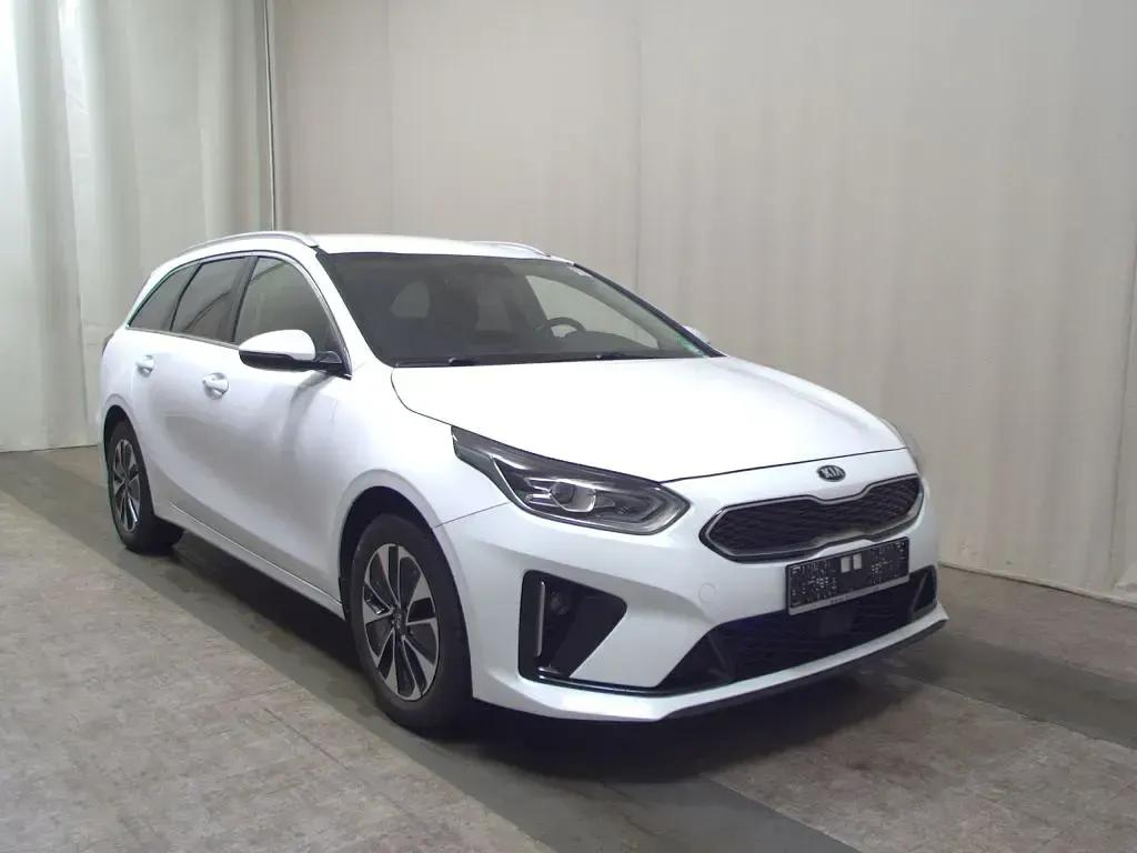 Gebraucht Kia Ceed Vision 141 PS (103 kW) 2021 Wd casa white s (metallic) Kleinwagen