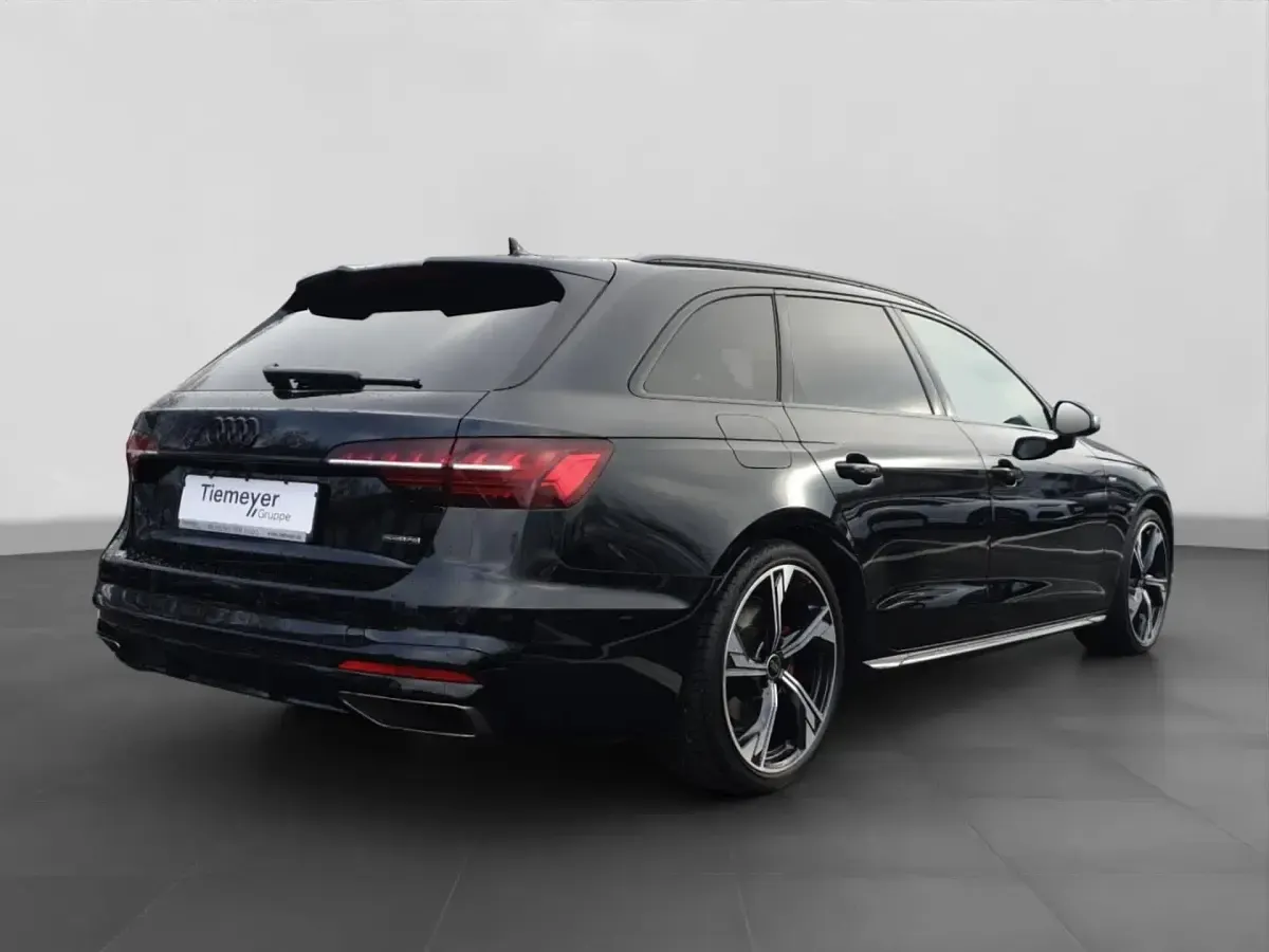 Używany Audi A4 S-Line 204 KM (150 kW) 2025 Czarny Kombi