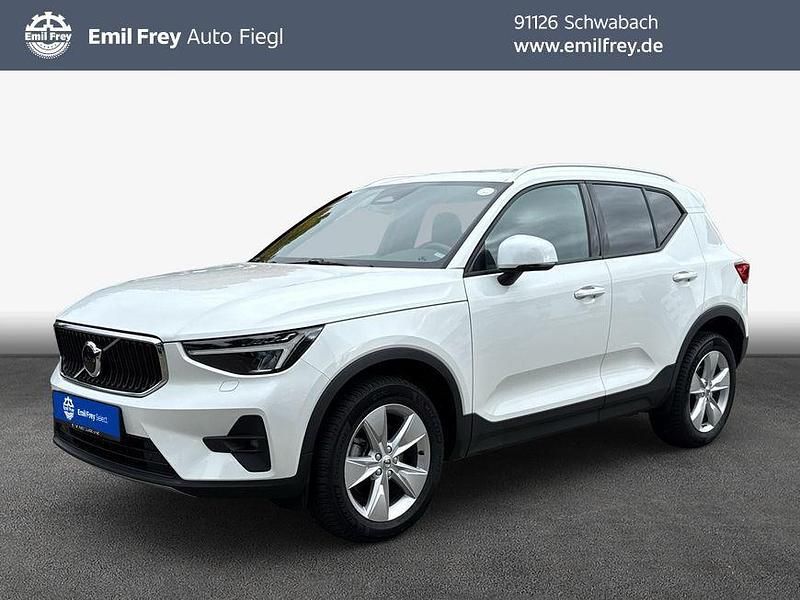 Crystal weißperleffekt Gebraucht 2024 Volvo XC40 Core SUV | 34.790 € (Fairer Preis) - Bild 1/4