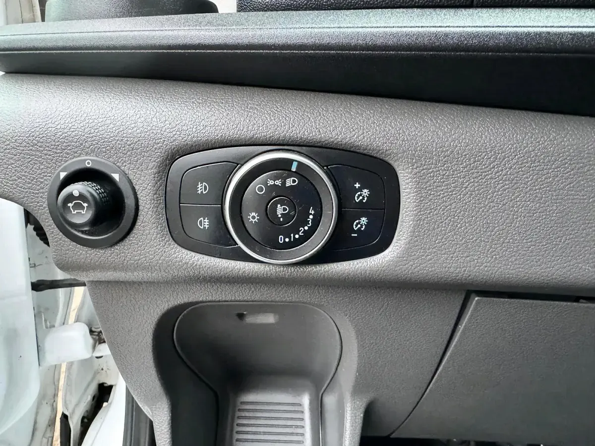 Gebraucht Ford Transit 170 PS (125 kW) 2020 Weiß Kombi