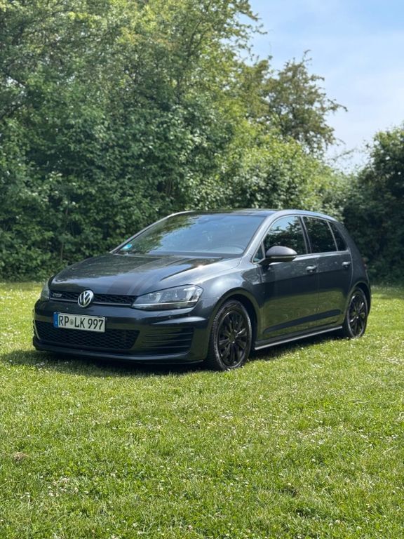 Schwarz Gebraucht 2016 VW Golf VII GTD Limousine | 16.400 € (Fairer Preis) - Bild 1/4