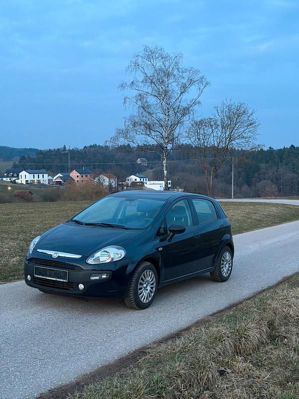 Gebraucht Fiat Punto Evo 77 PS (56 kW) 2011 Blau Kleinwagen