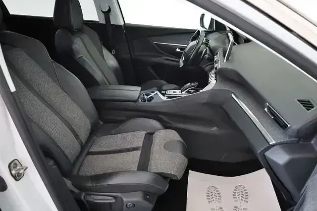 Gebraucht Peugeot 5008 Allure 131 PS (96 kW) 2019 Blanc nacre (metallic) SUV
