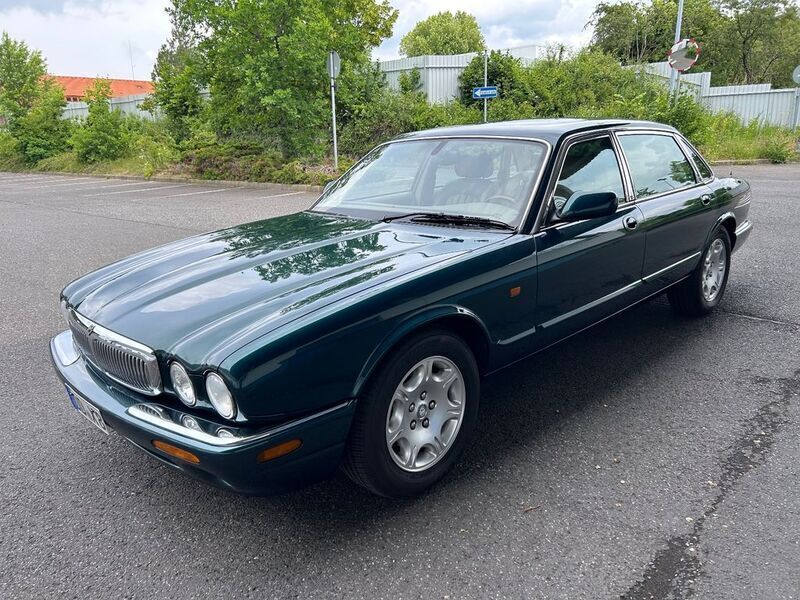 Grün Gebraucht 2002 Jaguar XJ Sovereign Limousine | 25.995 € - Bild 1/4