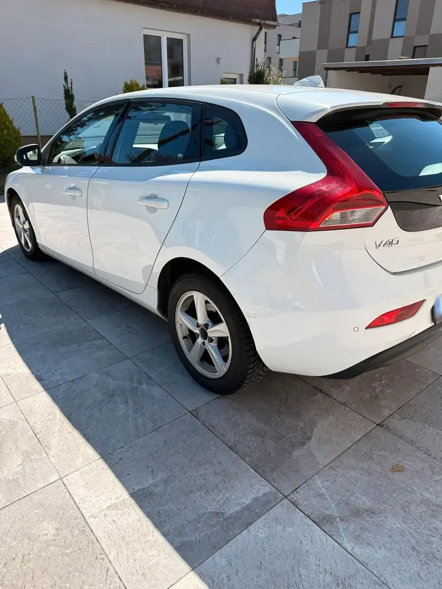 Gebraucht Volvo V40 114 PS (83 kW) 2014 Weiß Limousine