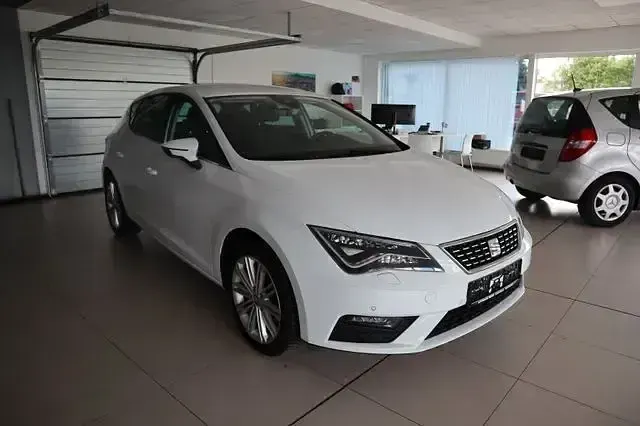 Używany Seat Leon XCELLENCE 125 KM (91 kW) 2017 Biały Sedan/Limuzyna