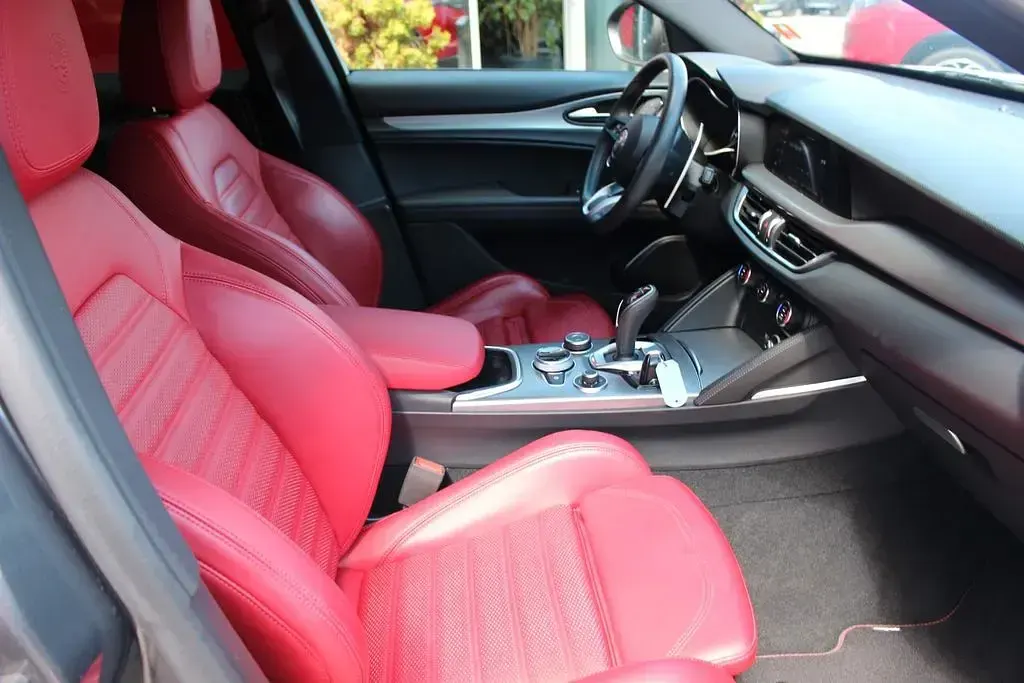 Gebraucht Alfa Romeo Stelvio Veloce 209 PS (153 kW) 2022 Grau SUV