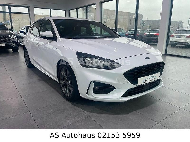 Weiß Gebraucht 2019 Ford Focus ST-Line Limousine | 10.850 € (Fairer Preis) - Bild 1/4