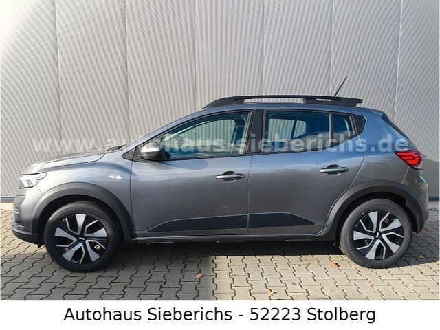 Neu Dacia Sandero Expression 101 PS (74 kW) 2025 Grau Limousine