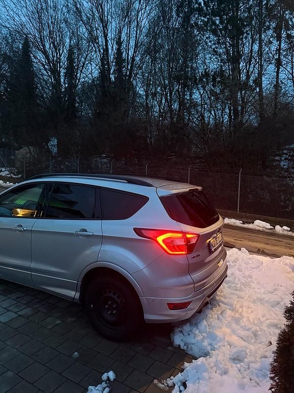 Gebraucht Ford Kuga 120 PS (88 kW) 2019 Grau SUV