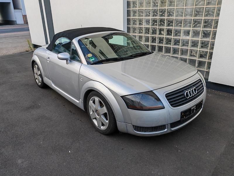 Silber Gebraucht 2001 Audi TT Roadster Cabrio | 3.900 € (Superpreis) - Bild 1/4
