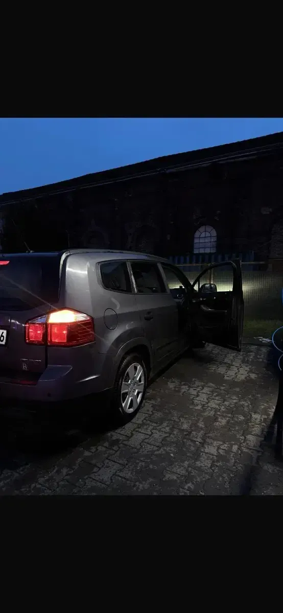 Gebraucht Chevrolet Orlando 110 PS (80 kW) 2012 Grau Van / Kleinbus