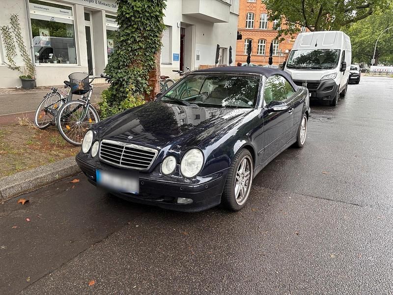 Blau Gebraucht 2003 Mercedes CLK200 Cabrio | 5.900 € - Bild 1/4