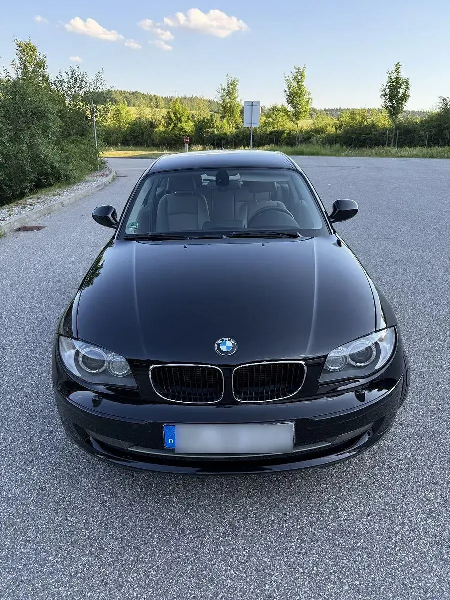 Gebraucht BMW 120 177 PS (130 kW) 2010 Schwarz Kleinwagen