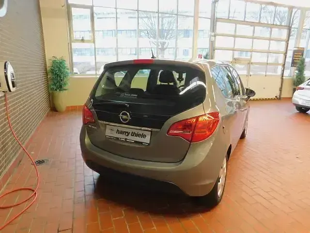 Używany Opel Meriva Edition 101 KM (74 kW) 2012 Szary Minivan