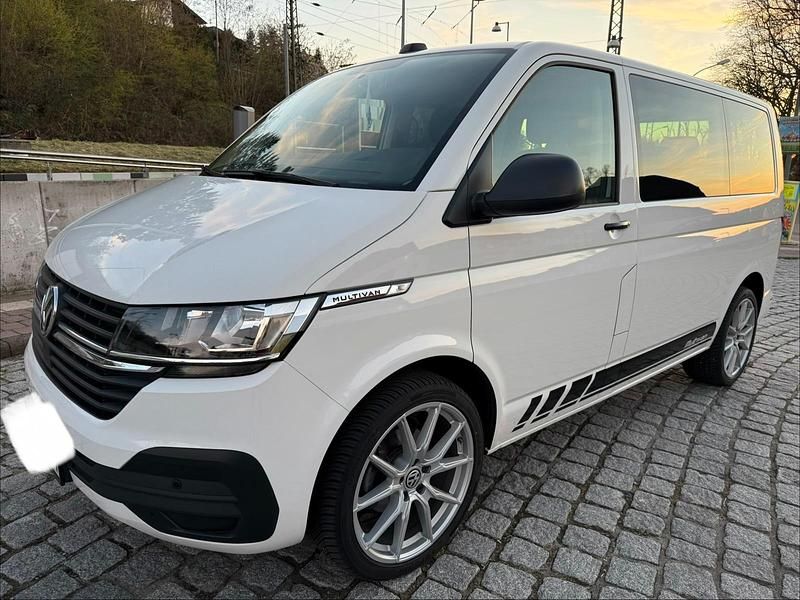 Second-hand VW Multivan 110 CP (80 kW) 2021 Alb Monovolum