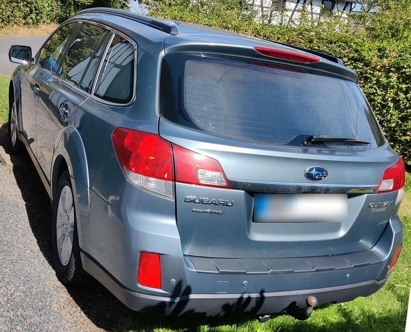 Gebraucht Subaru Outback 173 PS (127 kW) 2011 Grün Kombi