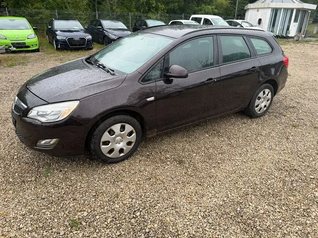 Gebraucht Opel Astra Edition 101 PS (74 kW) 2012 Kombi
