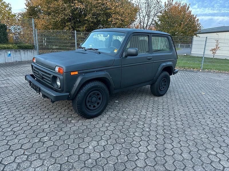 Schwarz Gebraucht 2011 Lada niva SUV | 6.199 € (Superpreis) - Bild 1/4