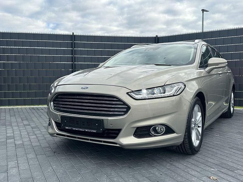 Silber Gebraucht 2015 Ford Mondeo Titanium Limousine | 15.990 € (Fairer Preis) - Bild 1/4