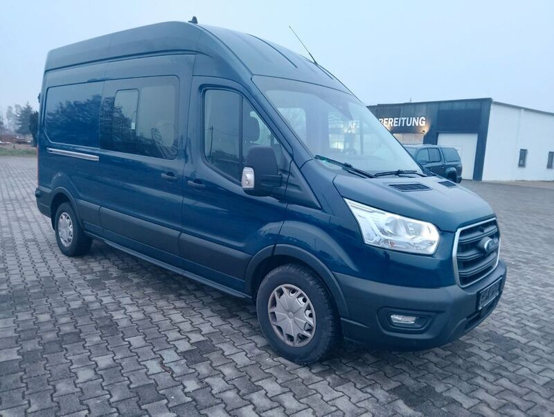 Blazerblau Gebraucht 2019 Ford Transit Trend Van / Kleinbus | 17.000 € (Fairer Preis) - Bild 1/4