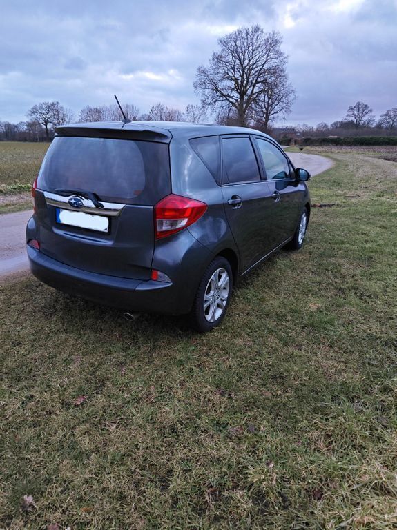 Gebraucht Subaru Trezia Comfort 90 PS (66 kW) 2012 Grau Kleinwagen