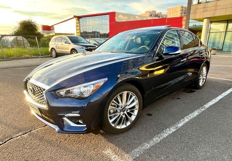 Blau Gebraucht 2021 Infiniti Q50 Limousine | 23.900 € - Bild 1/4