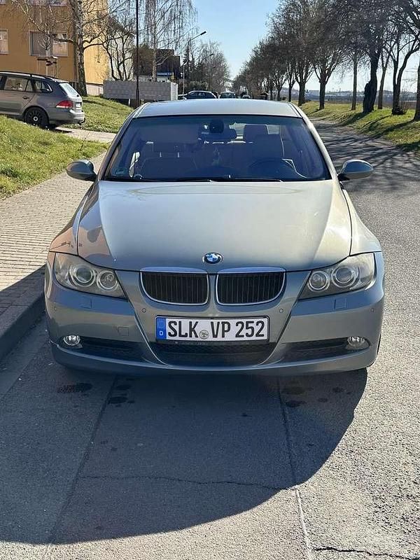 Blau Gebraucht 2006 BMW 318 Limousine | 4.300 € (Teuer) - Bild 1/4