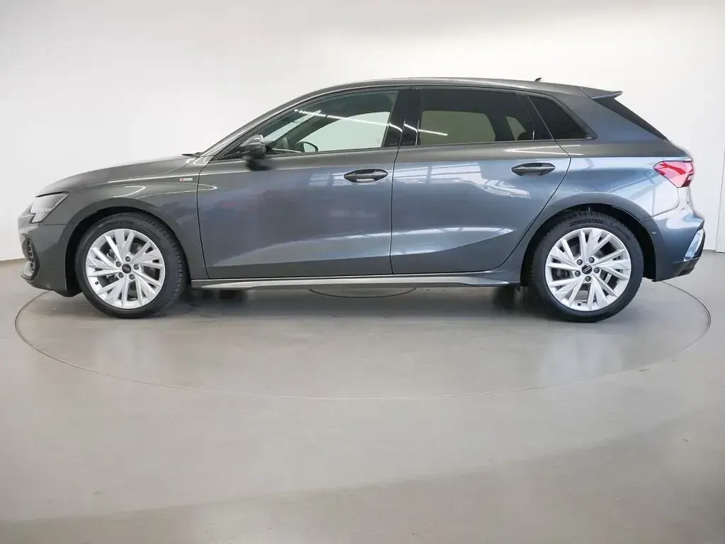 Używany Audi A3 S-Line 150 KM (110 kW) 2025 Szary Sedan/Limuzyna