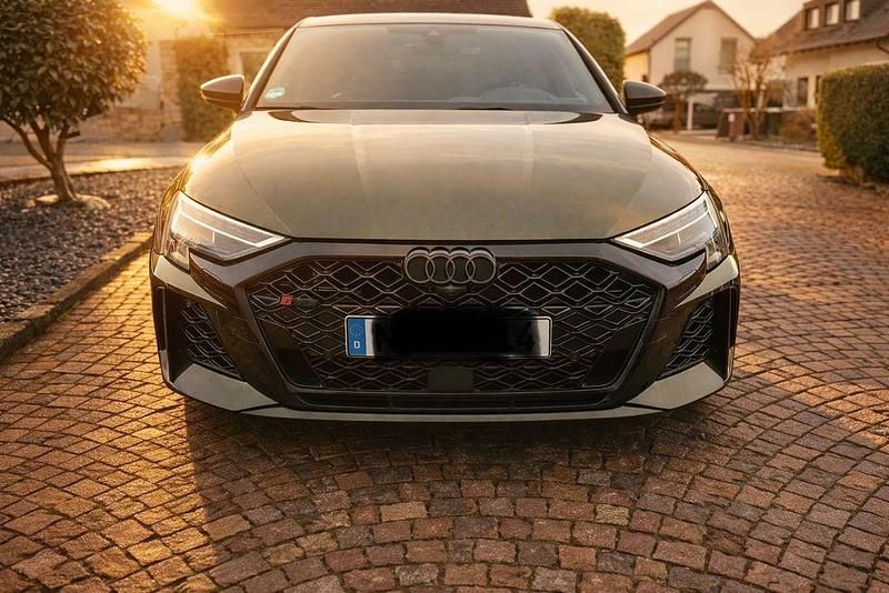 Gebraucht Audi RS3 Ambiente 400 PS (294 kW) 2024 Grün Limousine