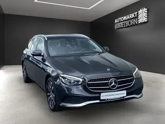 Używany Mercedes E300 320 KM (235 kW) 2021 Szary Kombi
