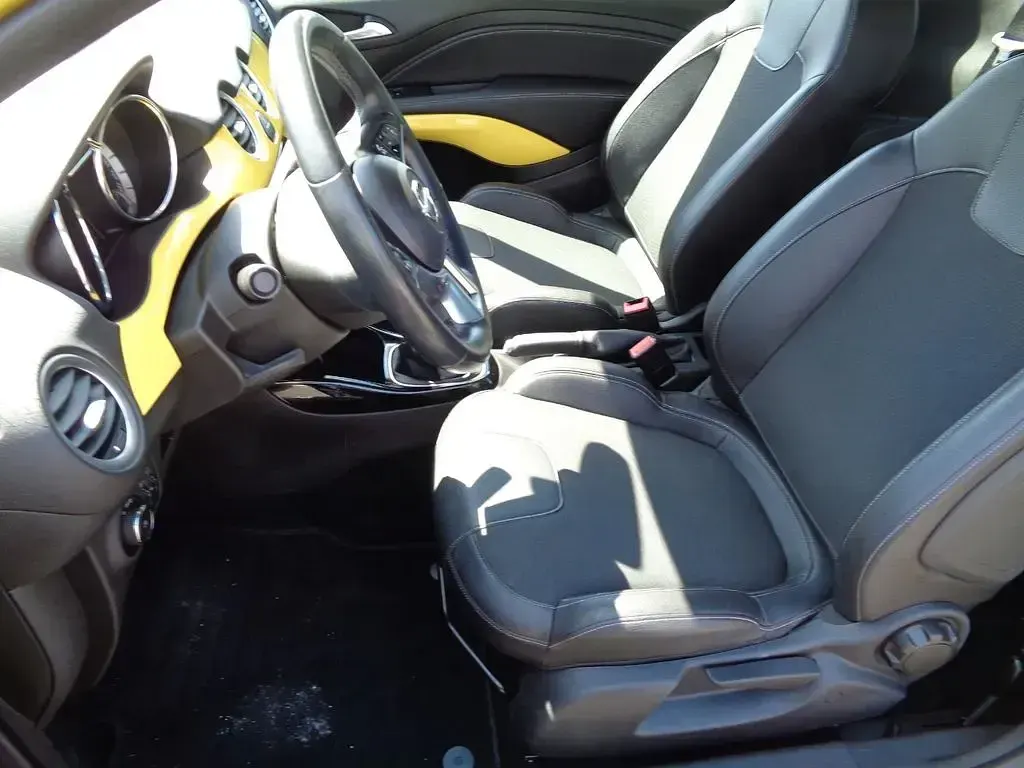 Gebraucht Opel Adam Rocks Rocks 87 PS (63 kW) 2015 Gelb Kleinwagen
