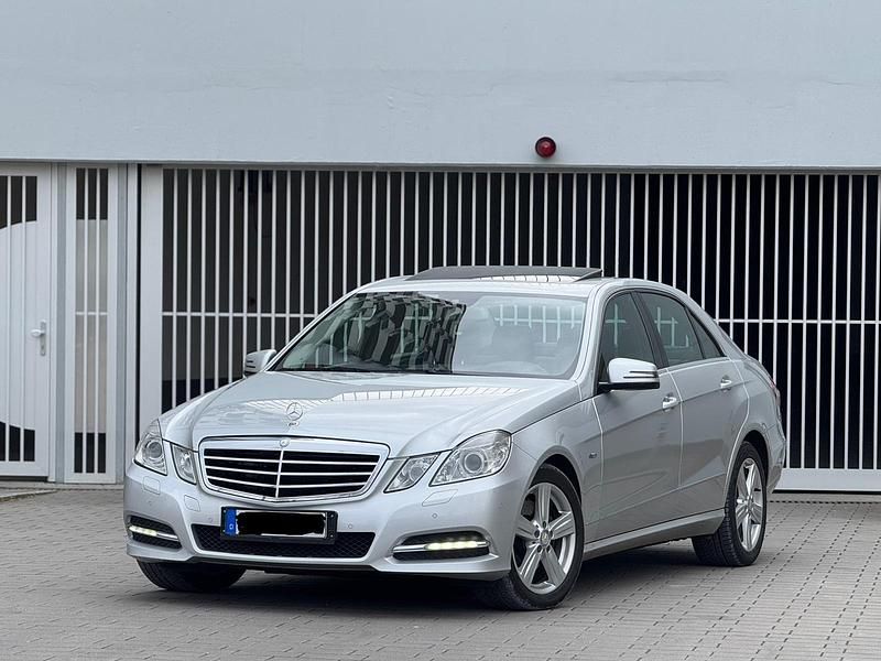 Silber Gebraucht 2010 Mercedes E350 Limousine | 9.200 € (Fairer Preis) - Bild 1/4