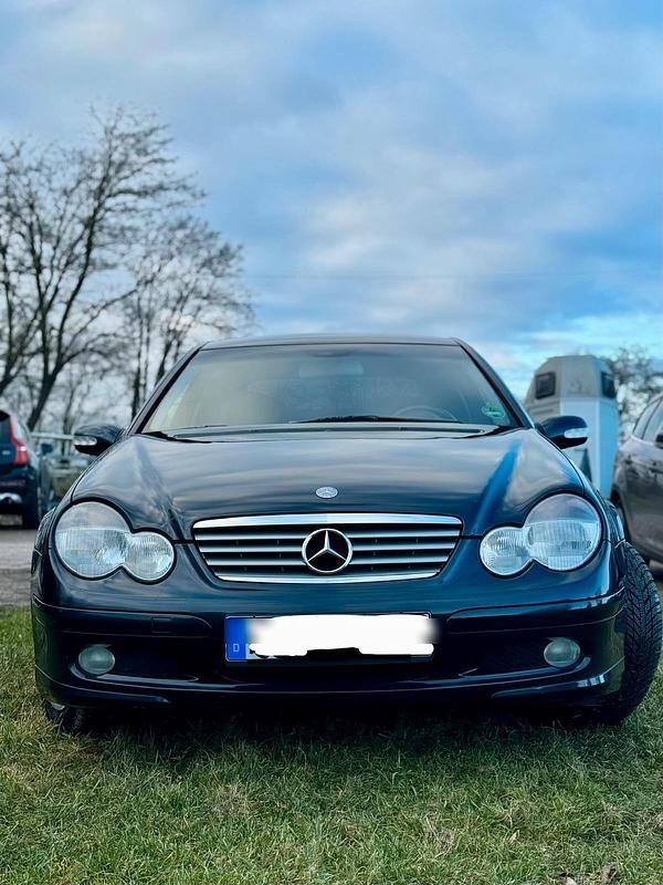Blau Gebraucht 2002 Mercedes C230 Coupé | 5.500 € - Bild 1/4