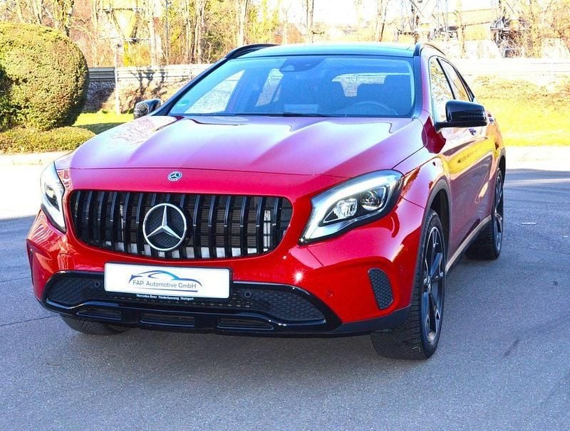 Gebraucht Mercedes GLA220 184 PS (135 kW) 2020 Rot SUV